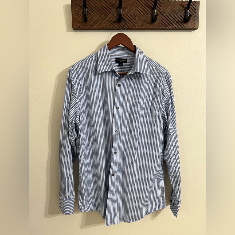 Banana Republic Striped Men’s Button Up Shirt Size L.